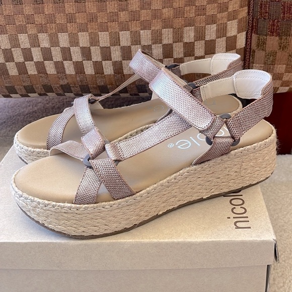 Brand New Nicole Genuine Leather Pathbreaker Espadrille Wedge Sandals Metallic - Picture 4 of 15